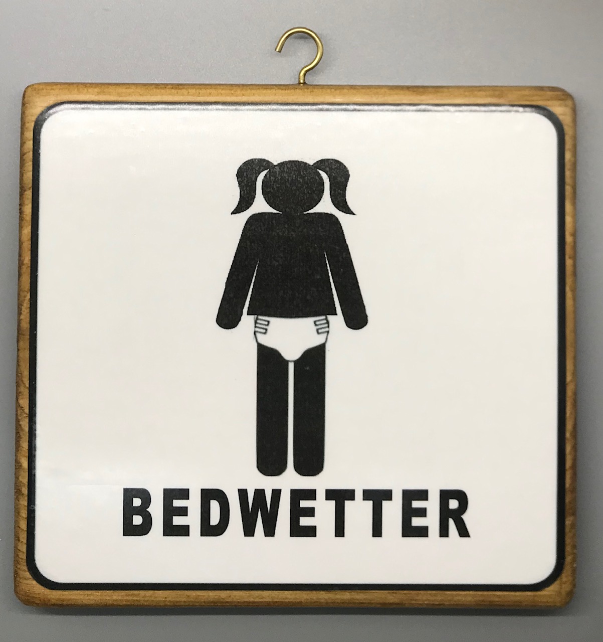Bedwetter sign. Girl Version. - Click Image to Close